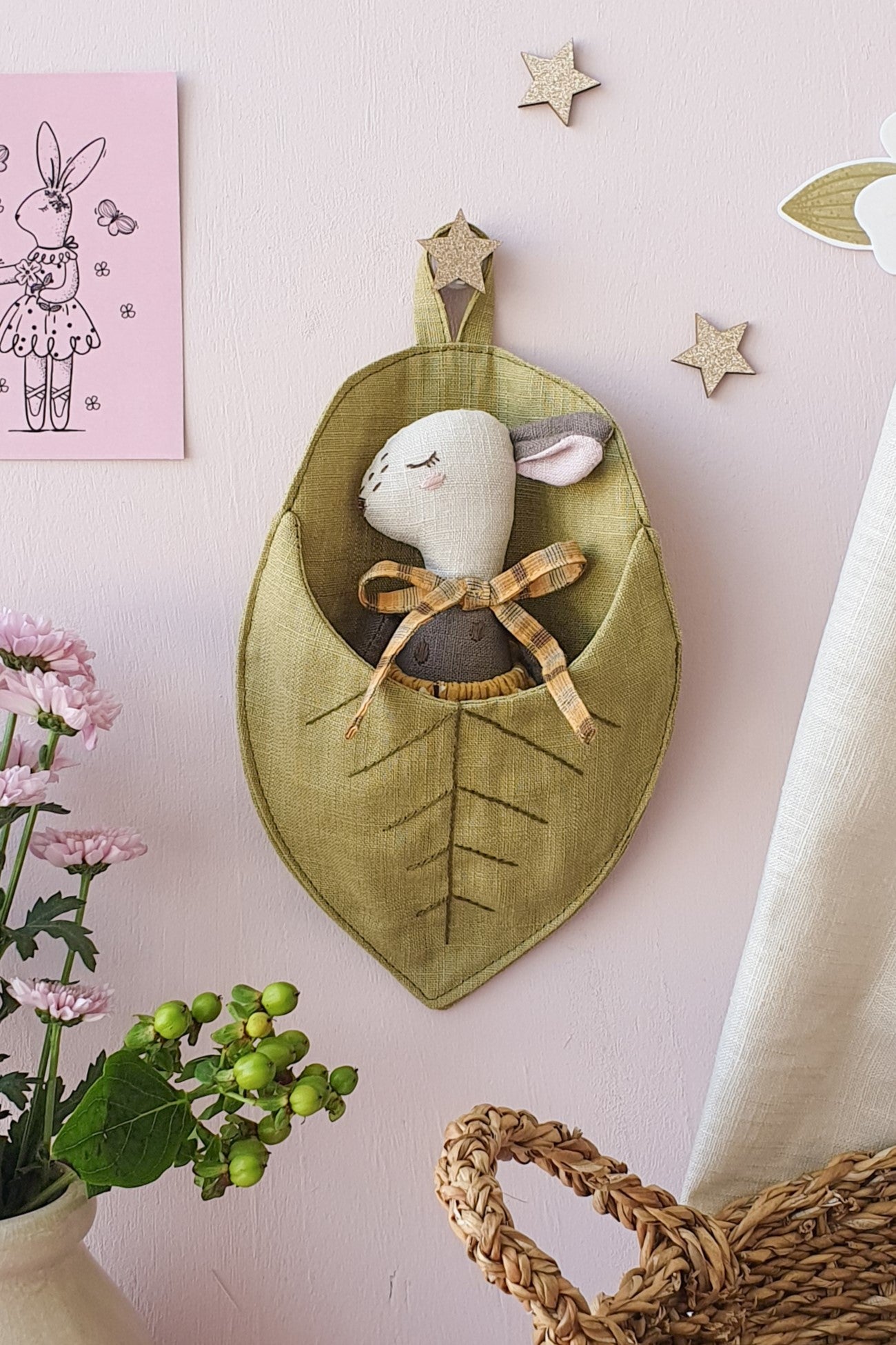 Ivy deer doll & leaf pocket