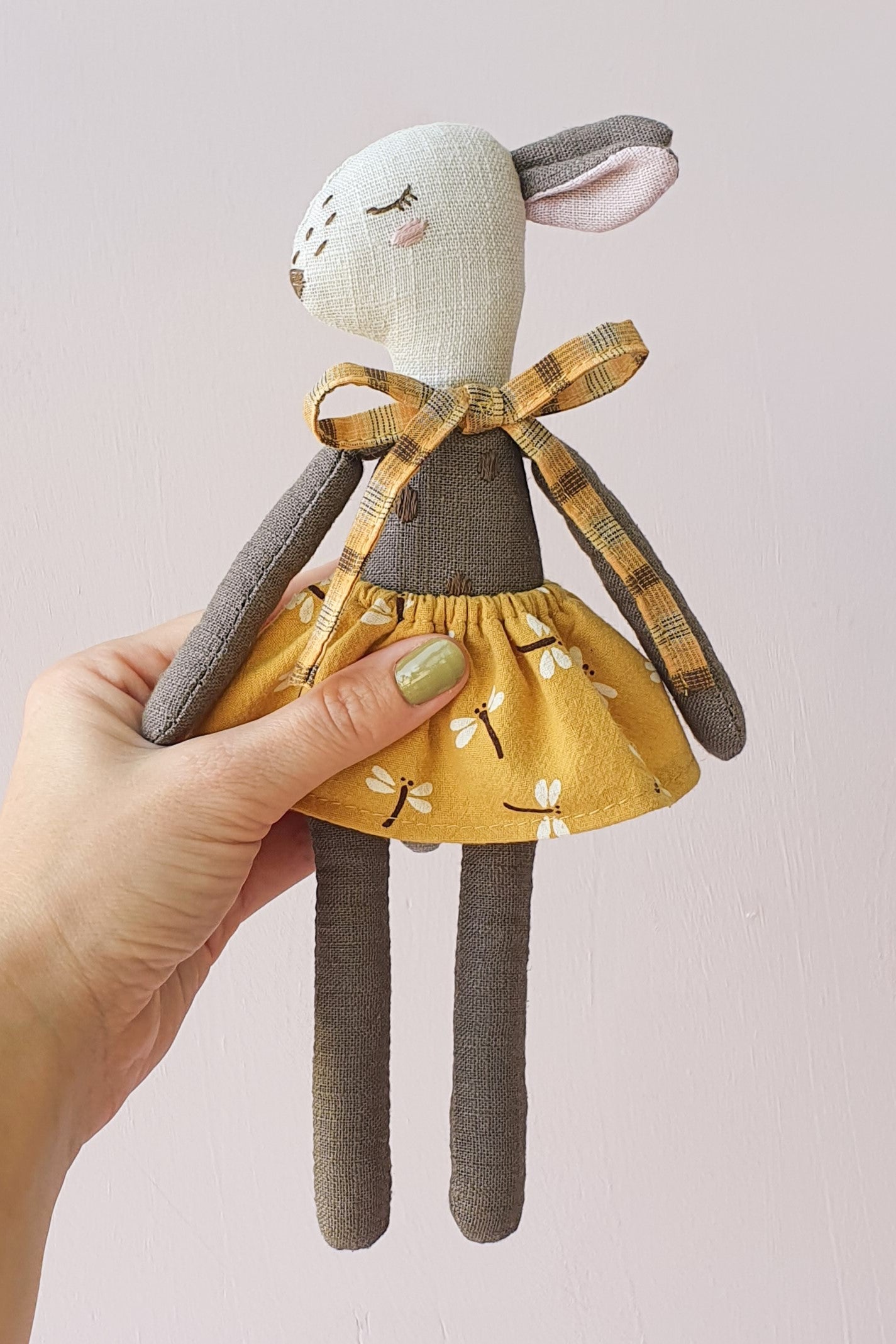 Ivy deer doll & leaf pocket