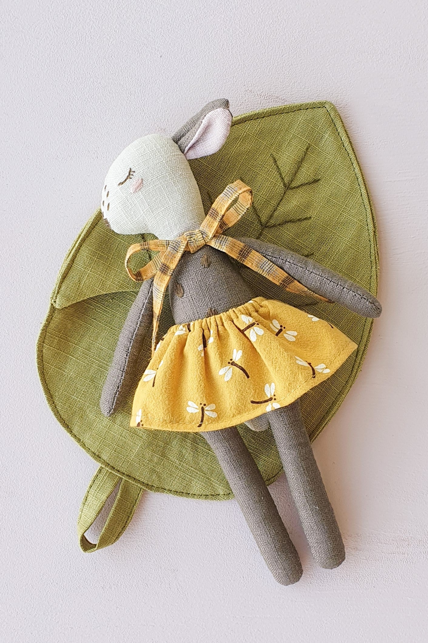 Ivy deer doll & leaf pocket