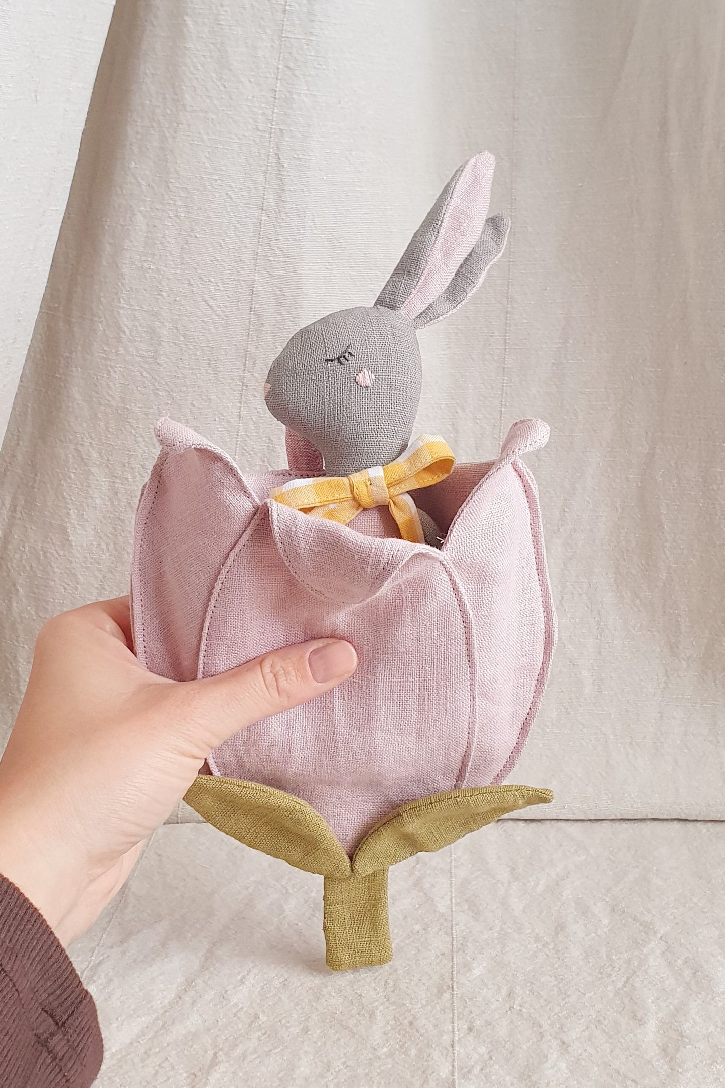 Flora bunny doll & tulip pocket