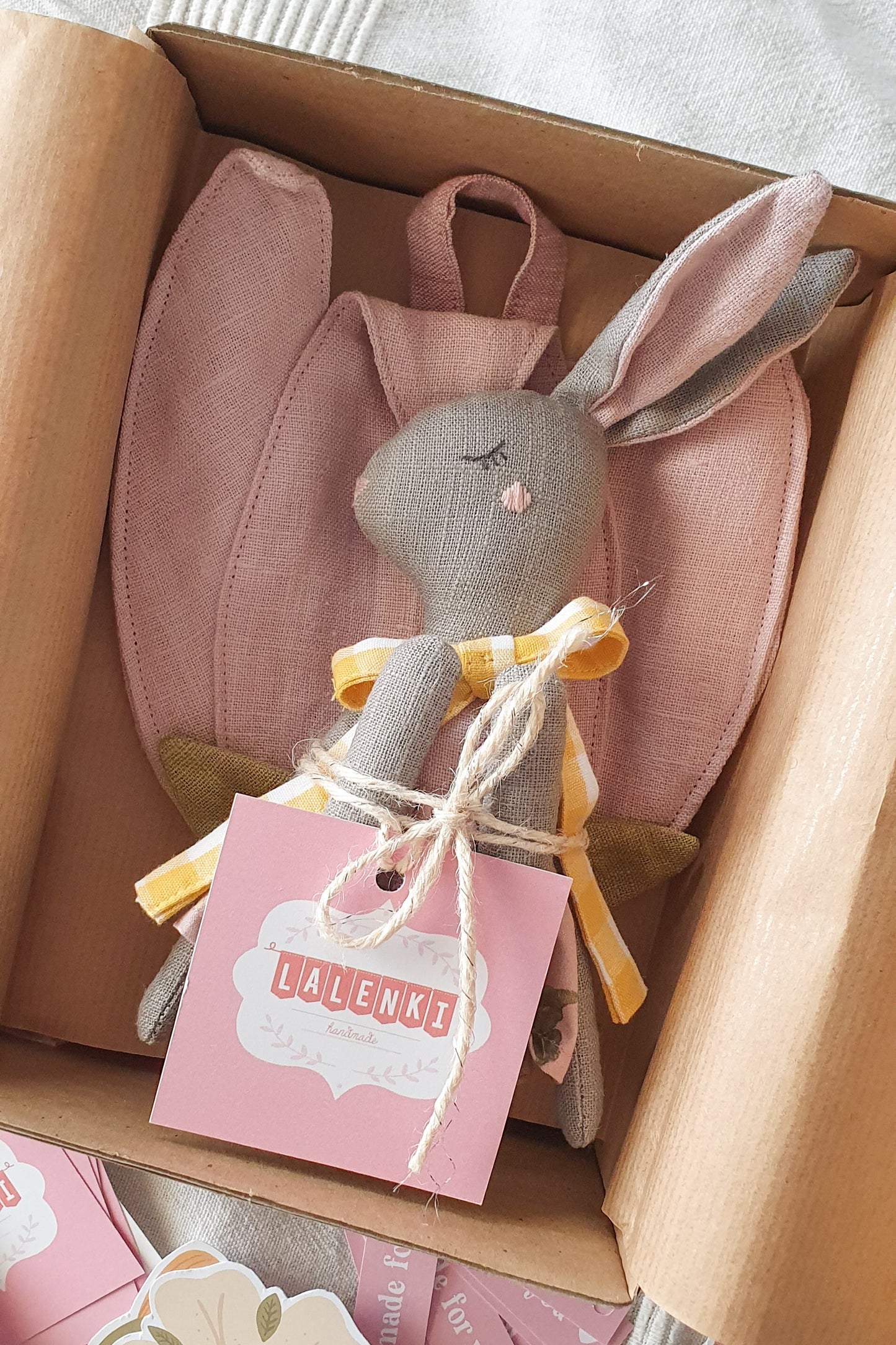 Flora bunny doll & tulip pocket