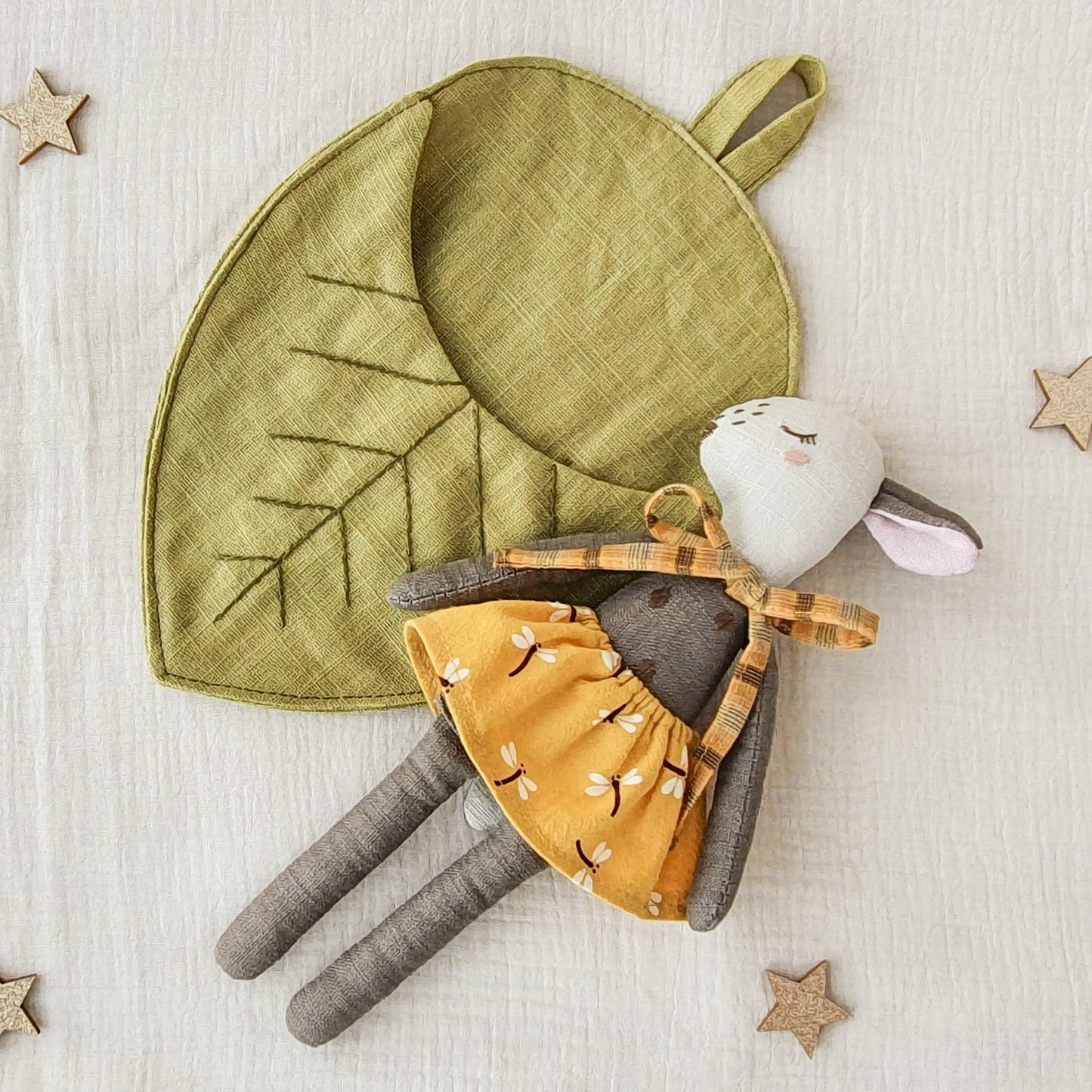 Ivy deer doll & leaf pocket