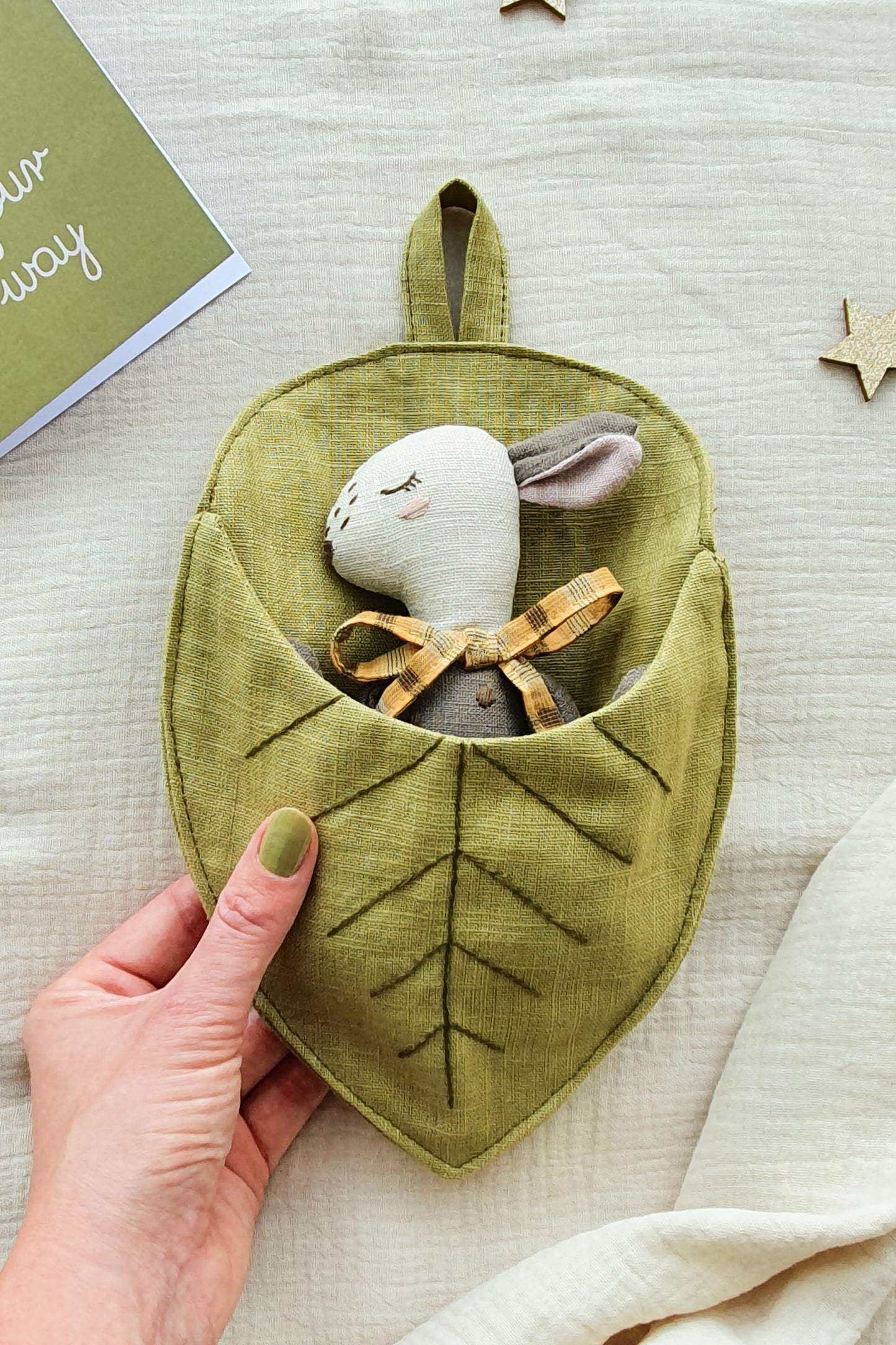 Ivy deer doll & leaf pocket