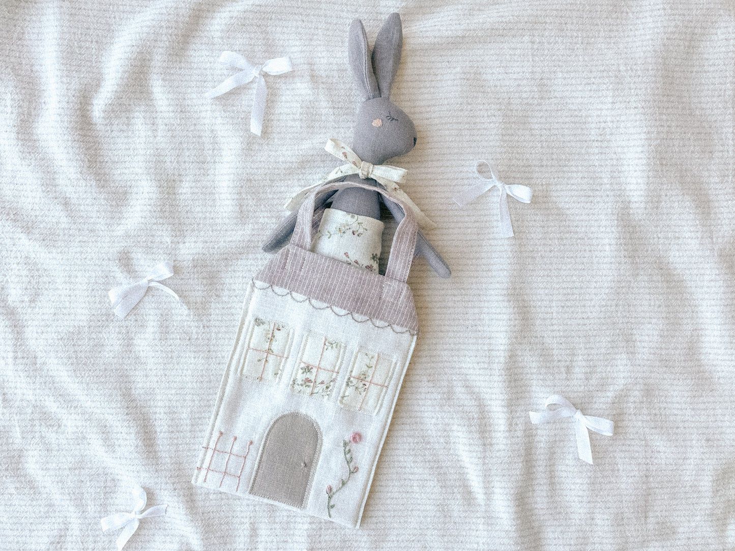 Daisy bunny doll & house bag